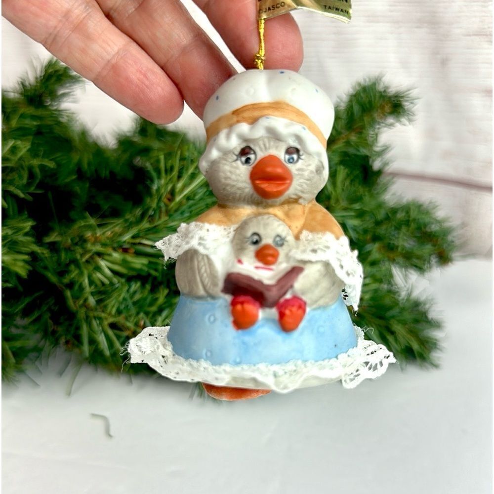 Jasco L’il Chimers Christmas Ornament Bell Mommy Duck with Baby Porcelain Vng